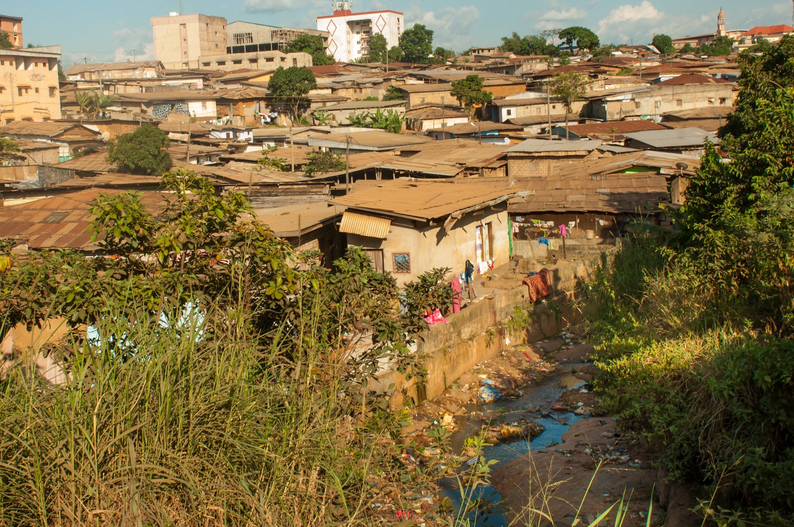 Le caractère des constructions anarchiques dans la ville de Yaoundé
